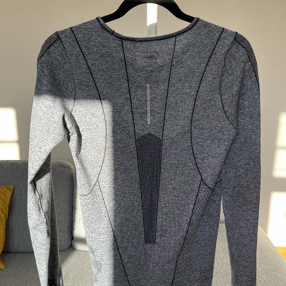 Nike Dri-FIT | Long-Sleeve Training Top - Picture 8 of 10